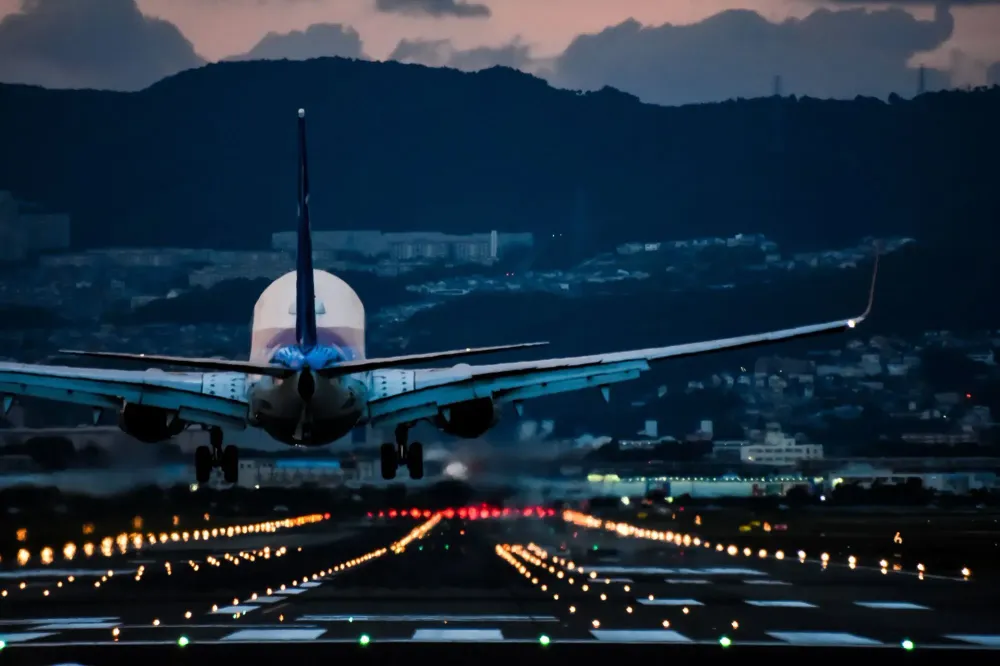 Red-Eye Flights Explained: Pros, Cons & How to Survive Them Comfortably