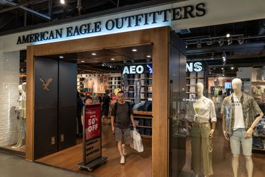 American Eagle — Discover the Perfect Balance of Casual Chic and Modern Wardrobe Essentials